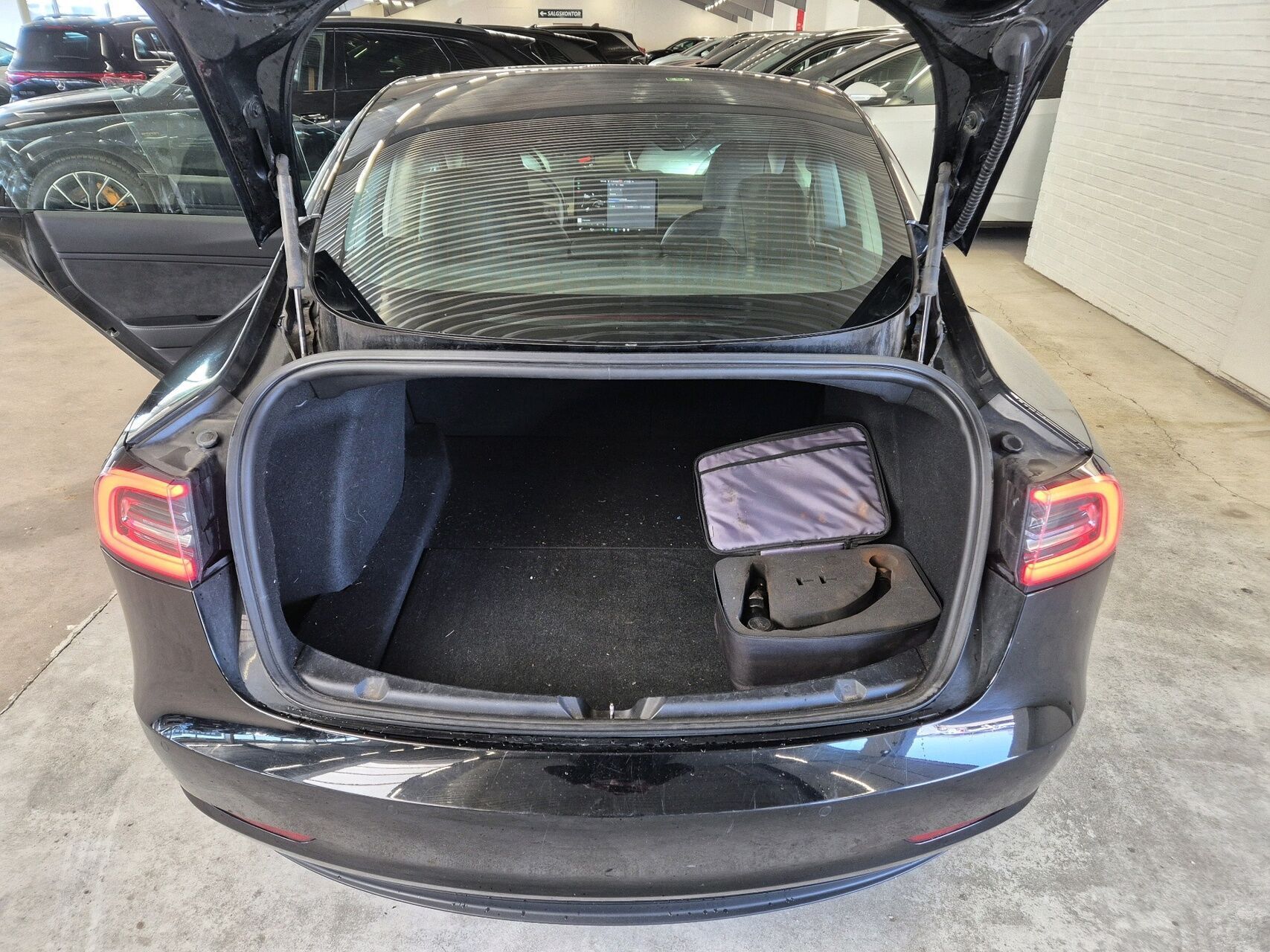 Sort Tesla Model 3 fra 2019