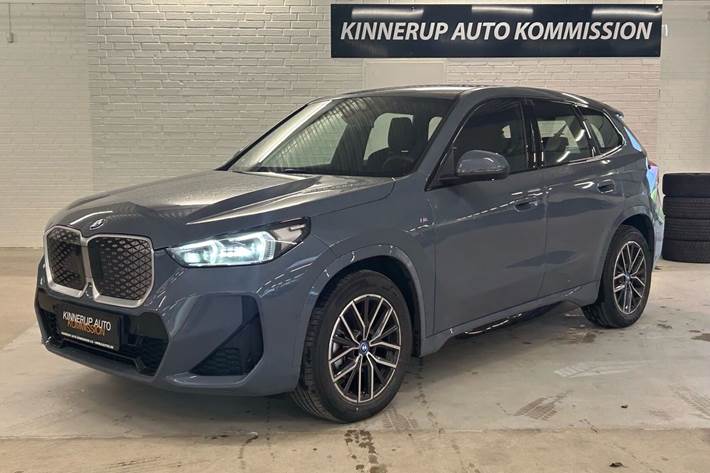 Blå BMW iX1 fra 2024