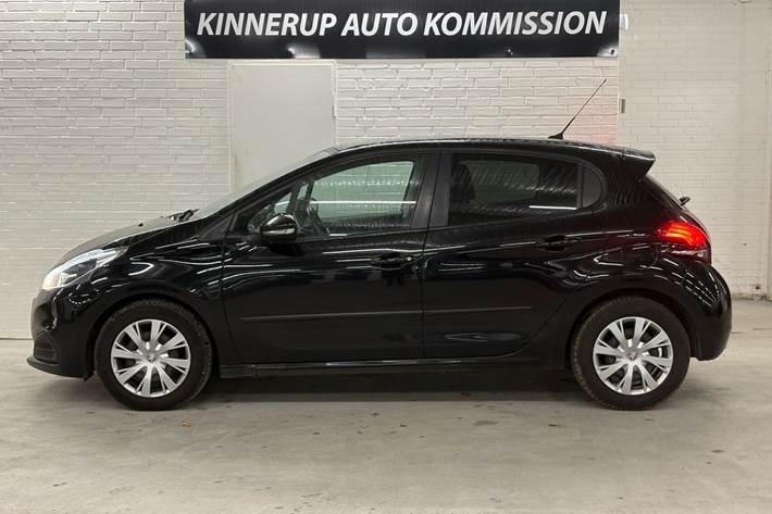 Sort Peugeot 208 fra 2018