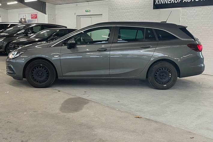 Sort Opel Astra fra 2018