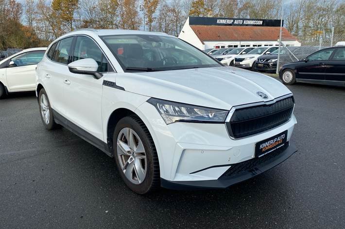Hvid Skoda Enyaq fra 2022