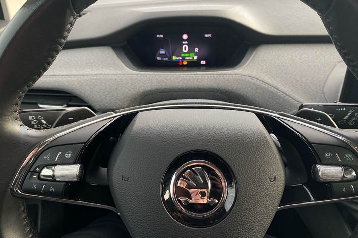 Hvid Skoda Enyaq fra 2022