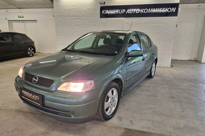 Grøn Opel Astra fra 1999