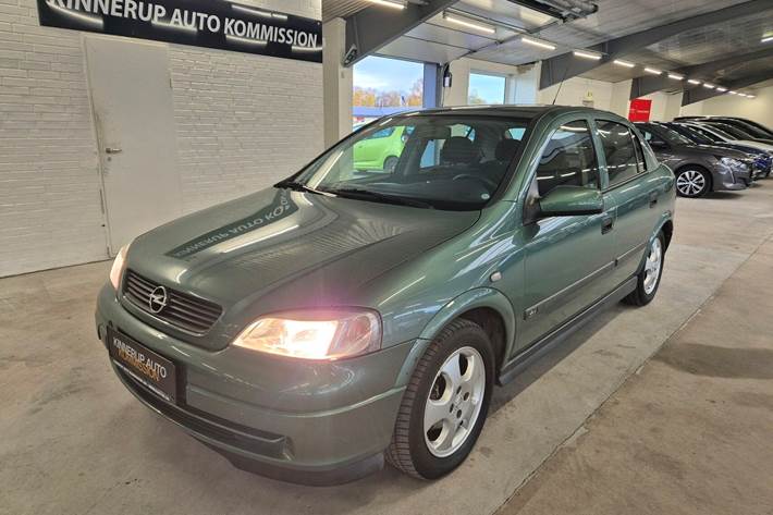Grøn Opel Astra fra 1999