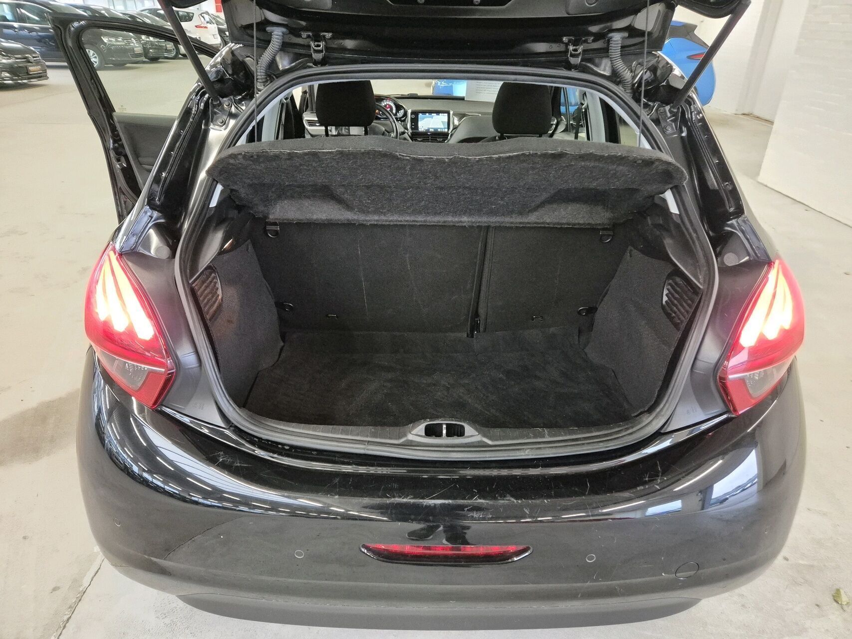 Sort Peugeot 208 fra 2019