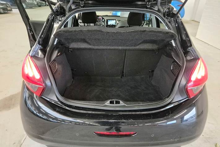 Sort Peugeot 208 fra 2019