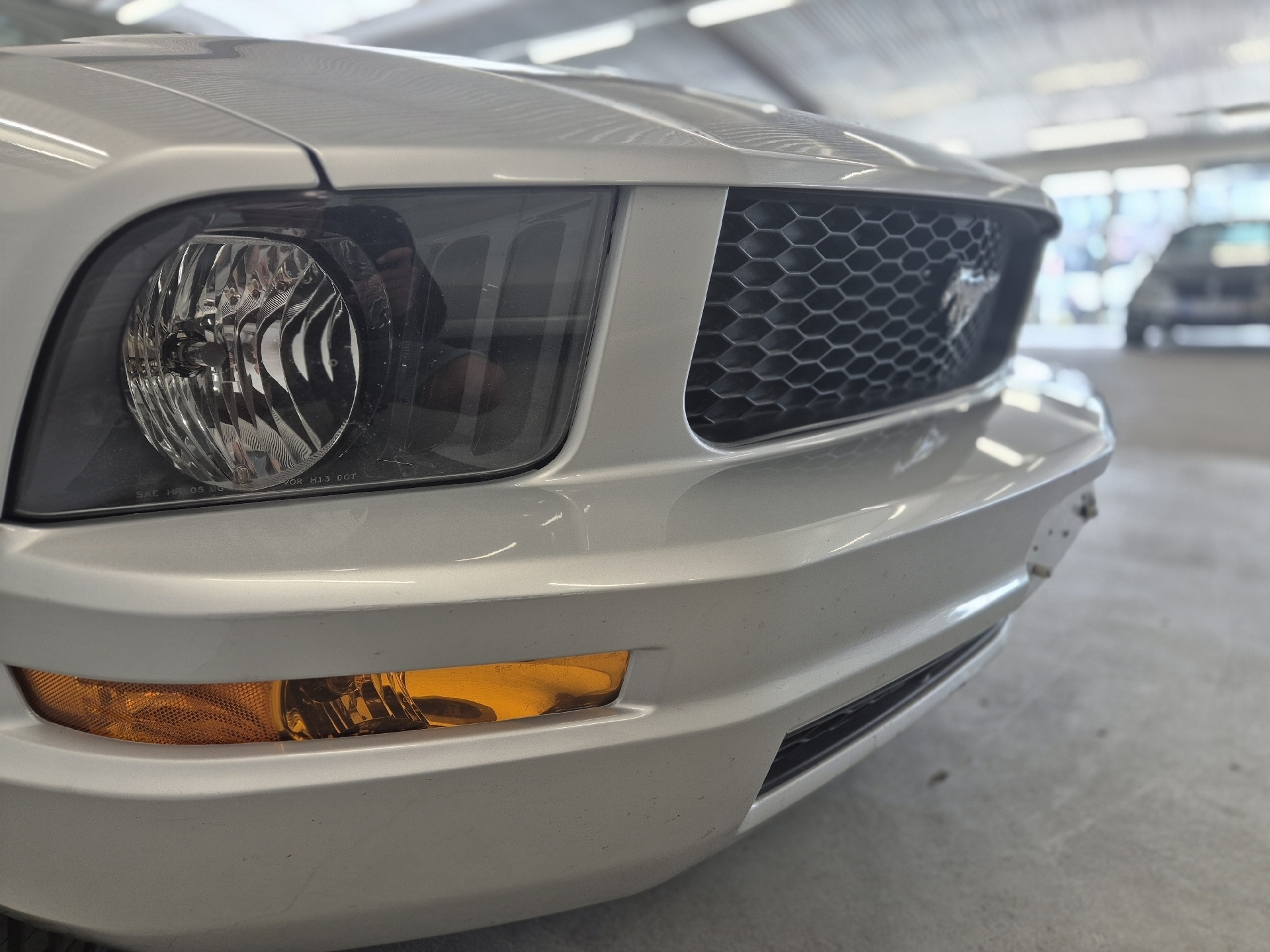 Sølv Ford Mustang fra 2006