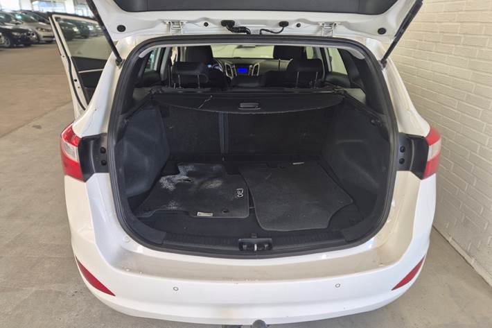 Hvid Hyundai i30 fra 2014