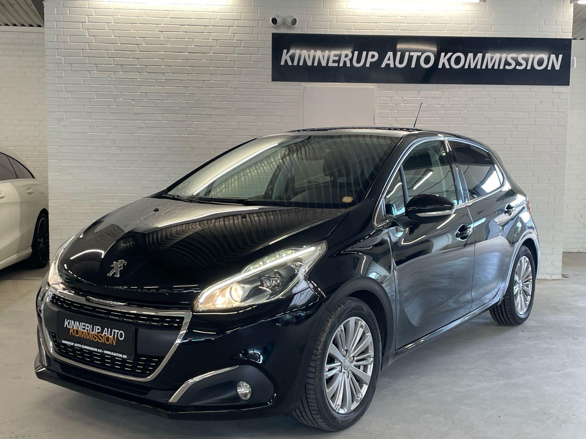Peugeot 208 1,5 BlueHDi Infinity 100HK 5d 6g
