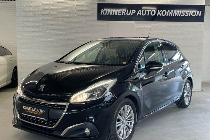 Sort Peugeot 208 fra 2020