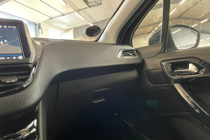 Sort Peugeot 208 fra 2020