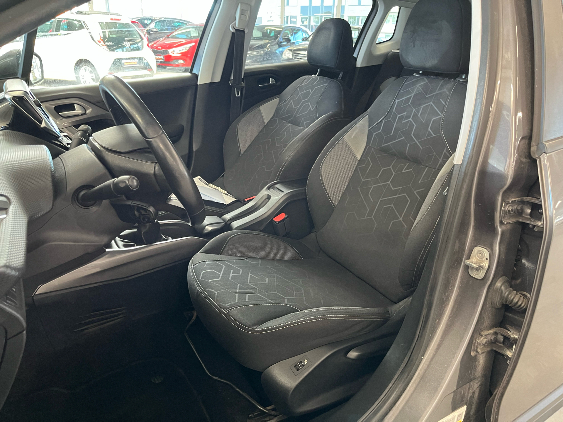 Peugeot 2008 1,6 BlueHDi Chili 100HK