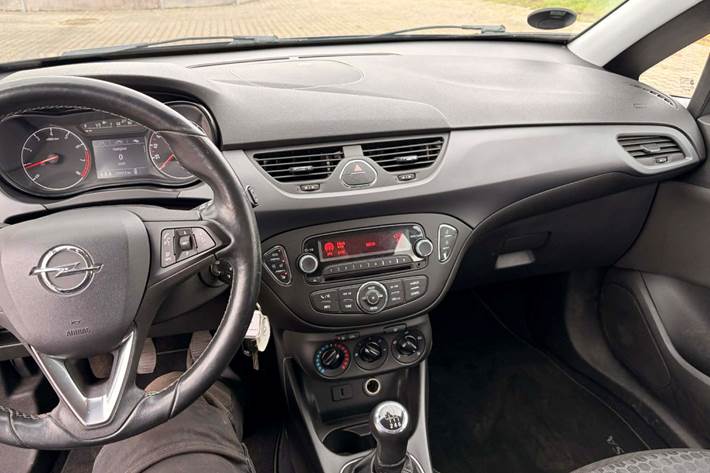 Blå Opel Corsa fra 2016