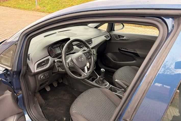 Blå Opel Corsa fra 2016