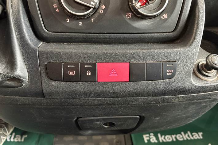 Sort Peugeot Boxer fra 2017