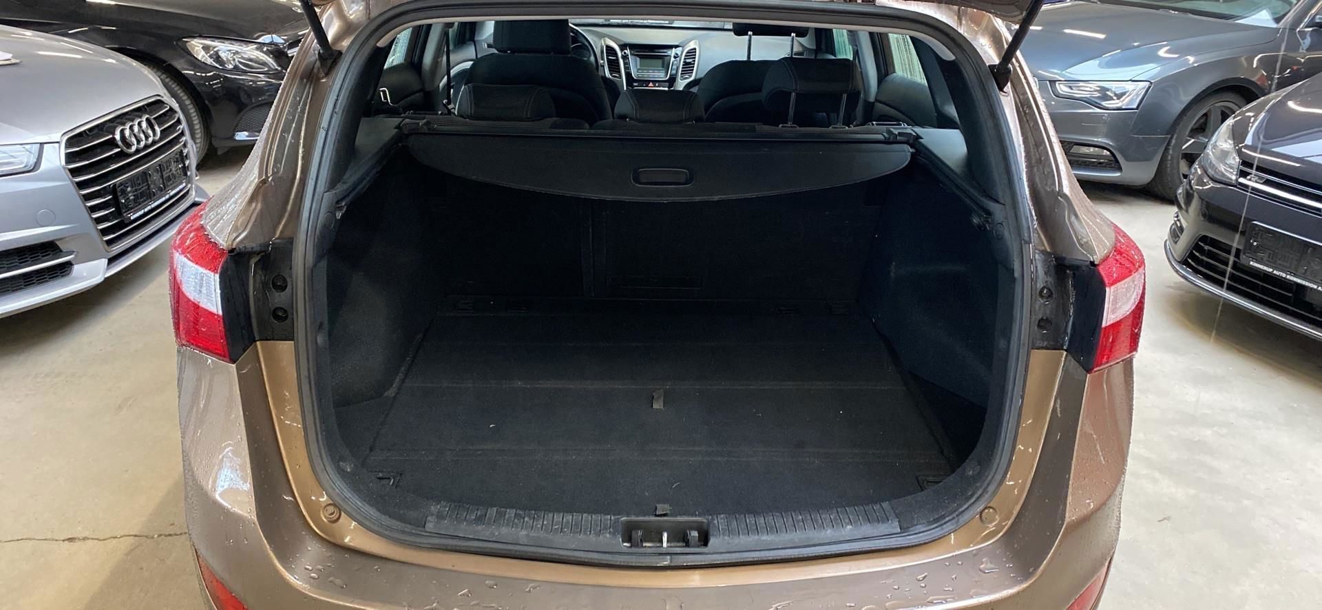 Brun Hyundai i30 fra 2013