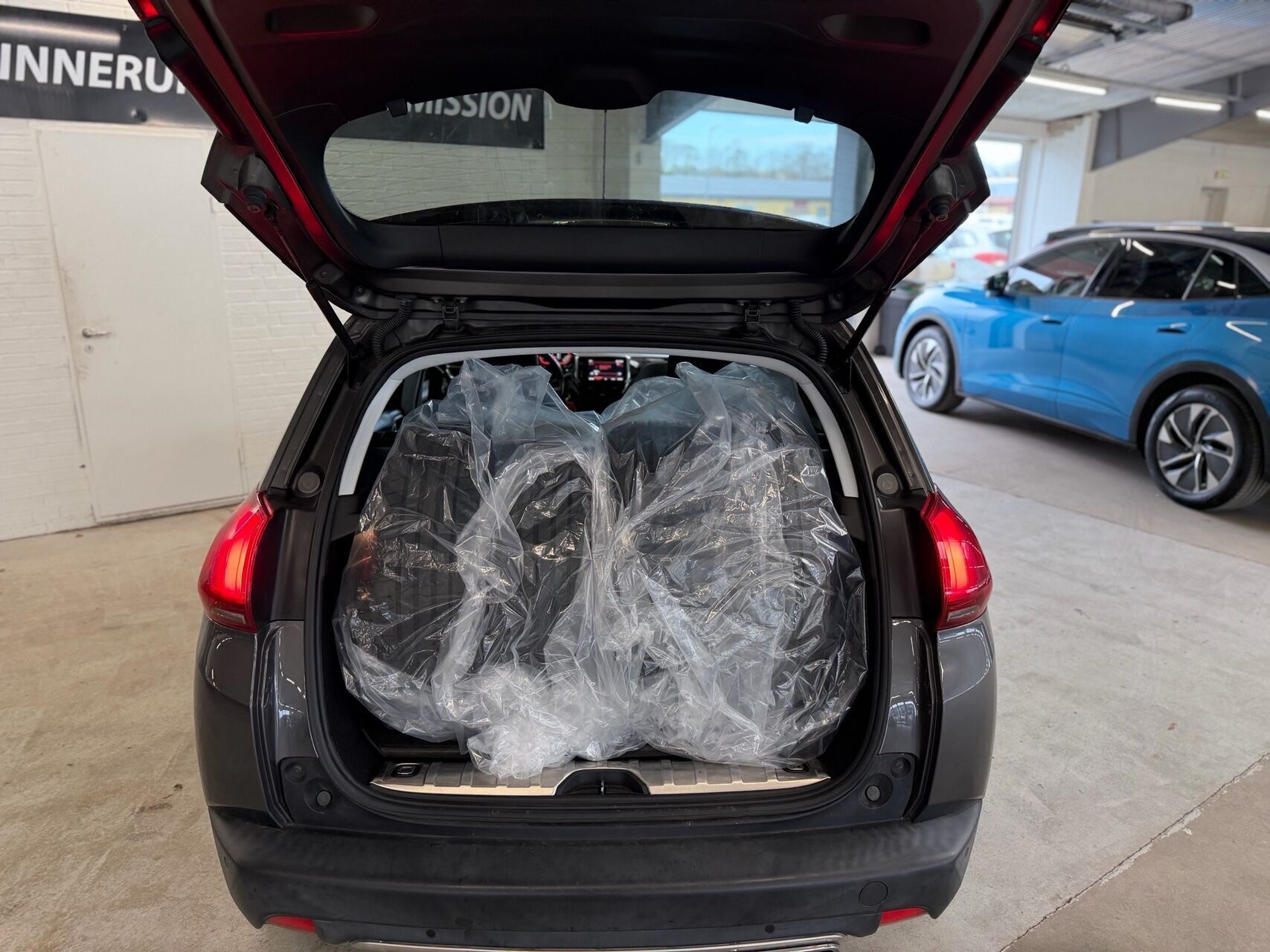 Sort Peugeot 2008 fra 2018