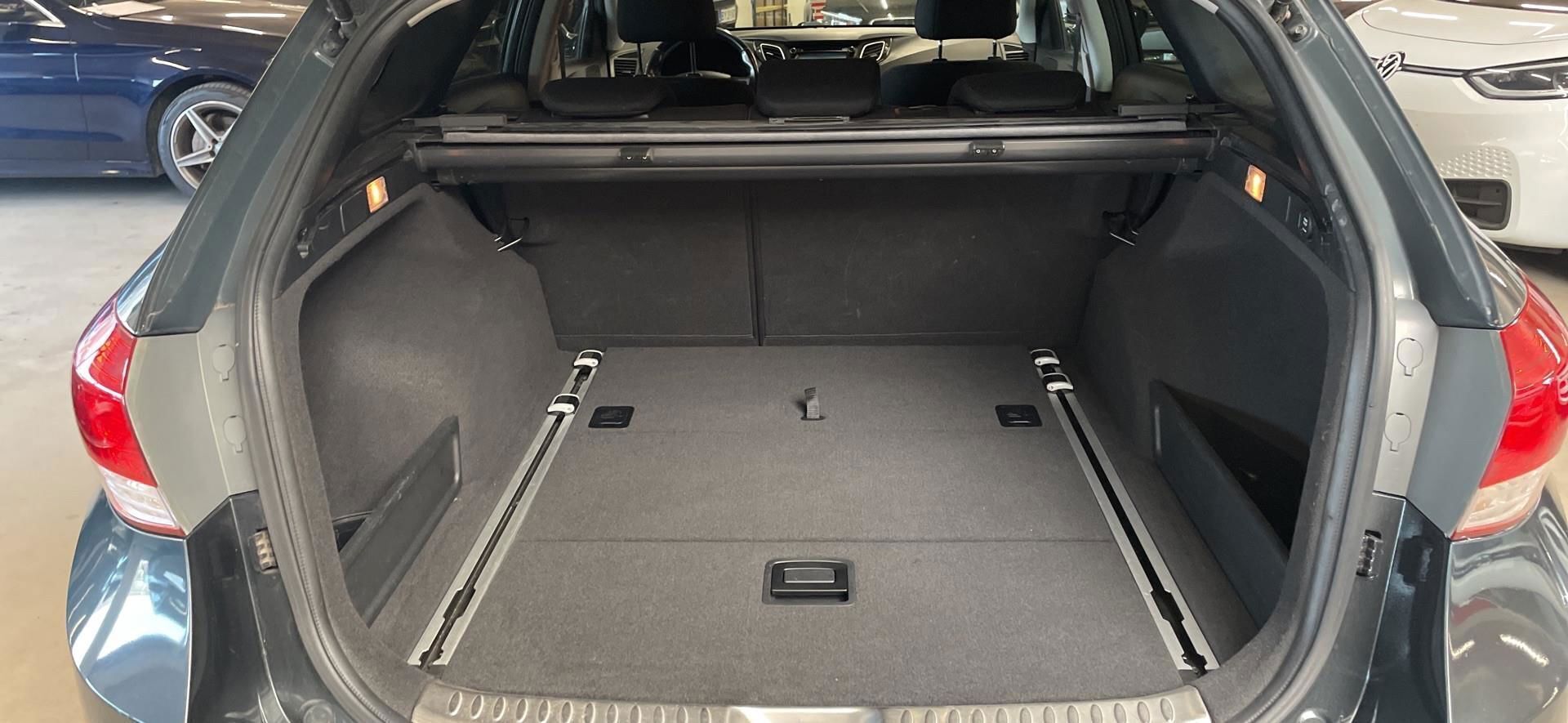 Grå Hyundai i40 fra 2012