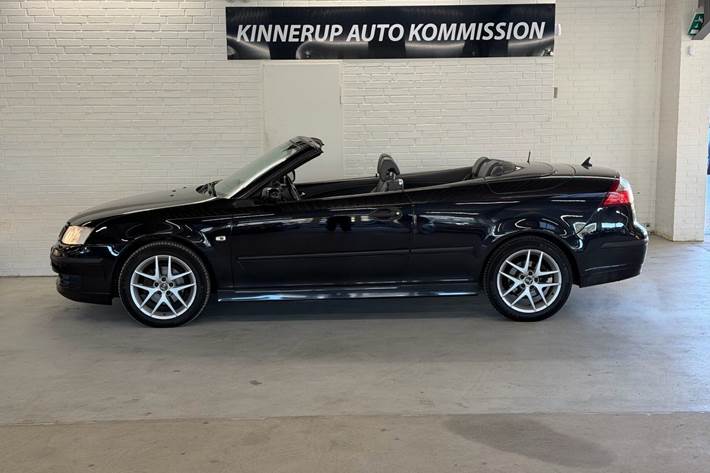 Sort Saab 9-3 fra 2006