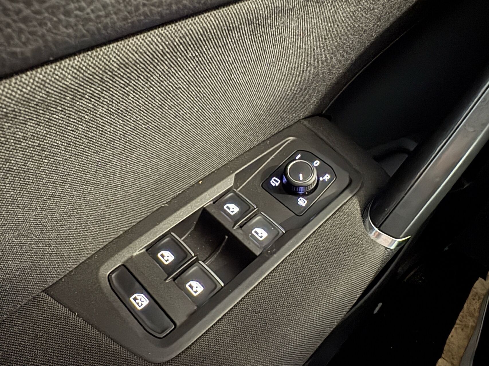 Sølv VW Touran fra 2017