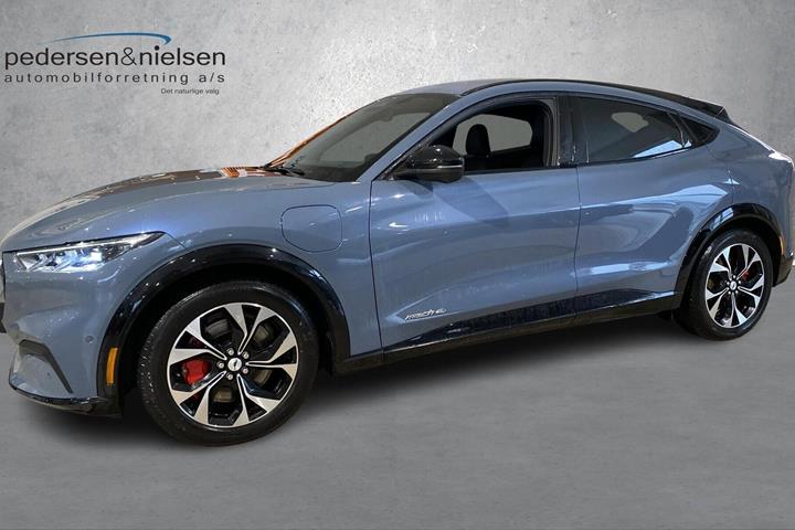Blå Ford Mustang Mach-E fra 2023