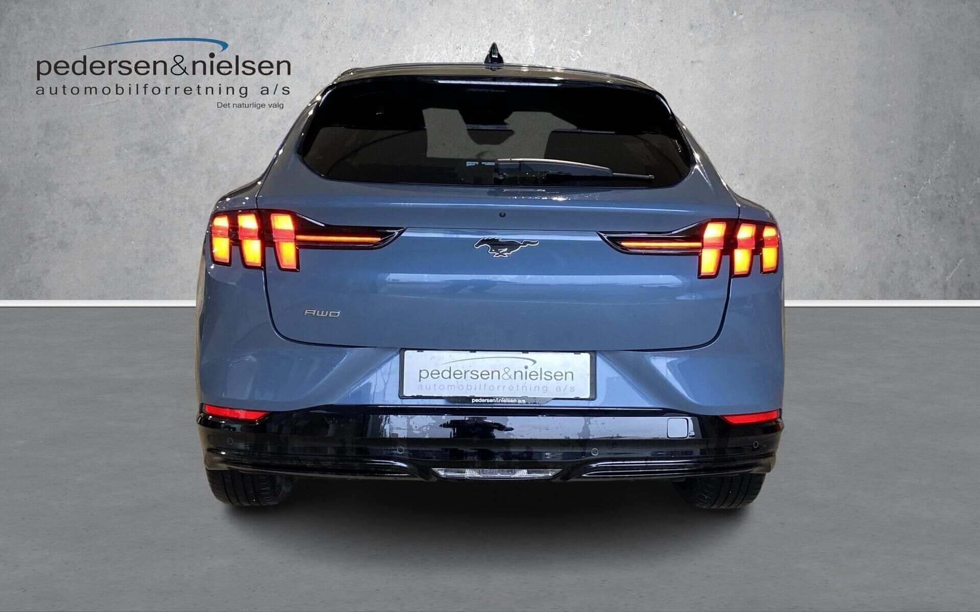 Blå Ford Mustang Mach-E fra 2023