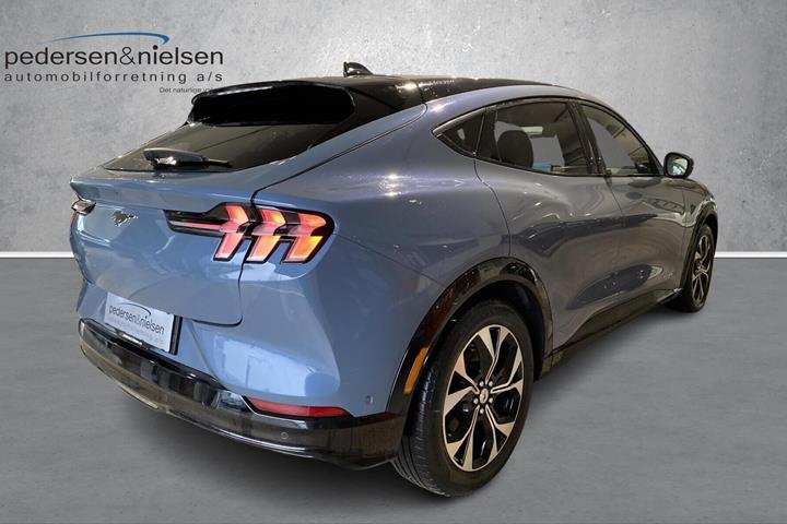 Blå Ford Mustang Mach-E fra 2023