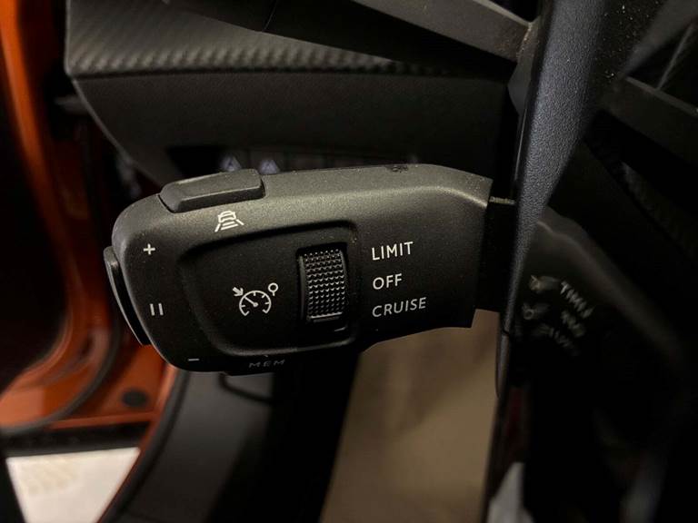 Peugeot e-2008 50 GT Sky