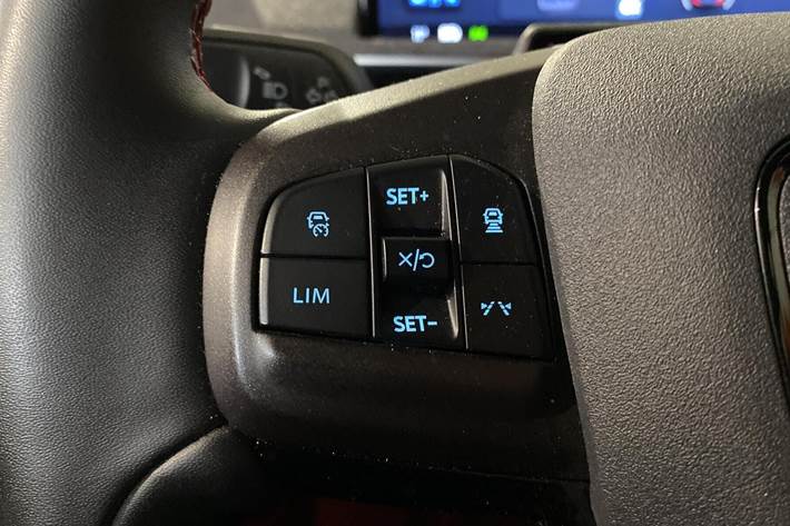 Blå Ford Mustang Mach-E fra 2023