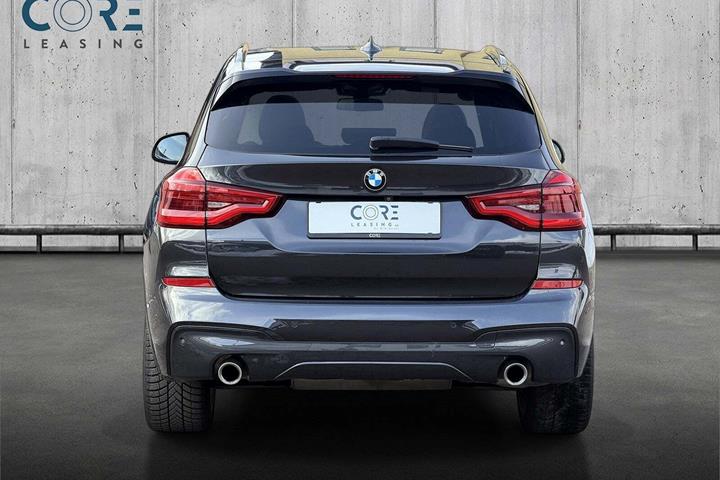 Grå BMW X3 fra 2018