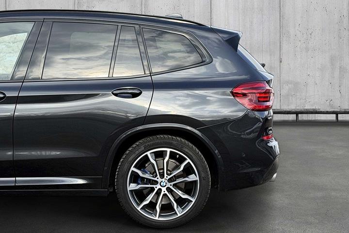 Grå BMW X3 fra 2018