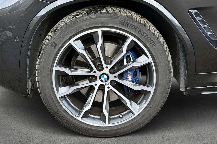 Grå BMW X3 fra 2018