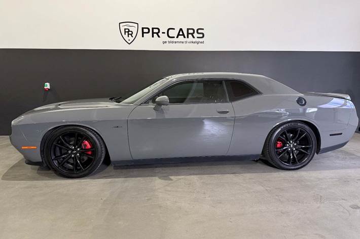 undefined Dodge Challenger fra 2018 set udefra