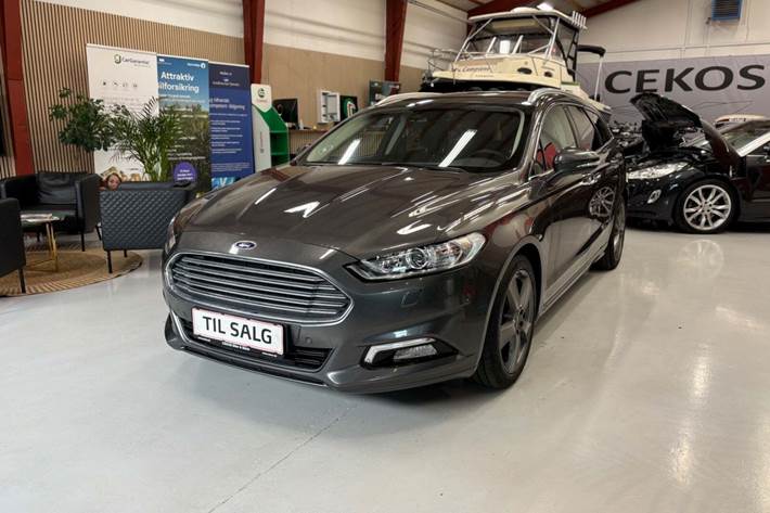 Grå Ford Mondeo fra 2017