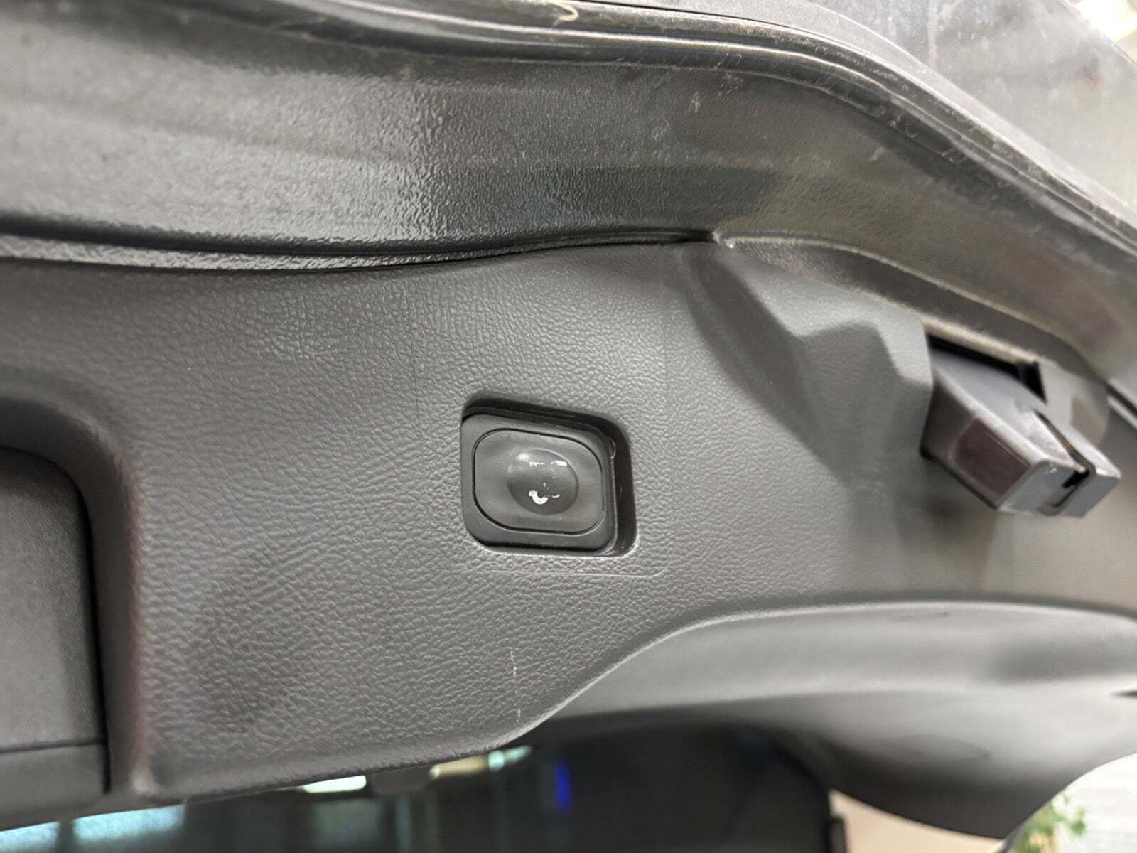 Grå Ford Mondeo fra 2017