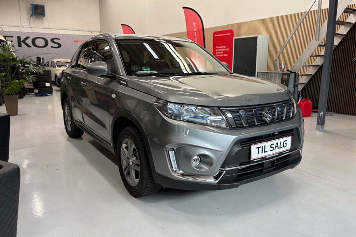 Sølv Suzuki Vitara fra 2022