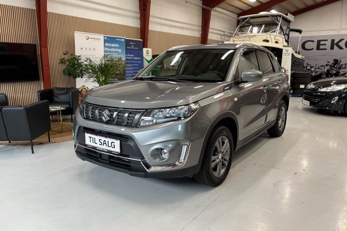 Sølv Suzuki Vitara fra 2022