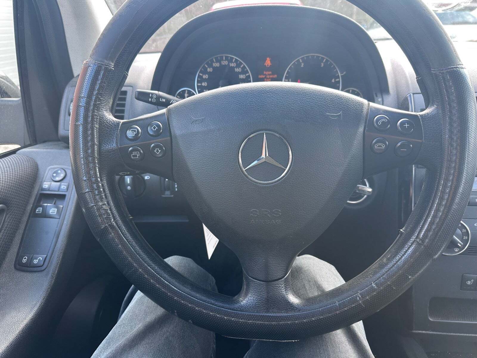 undefined Mercedes A180 fra 2010 set indefra
