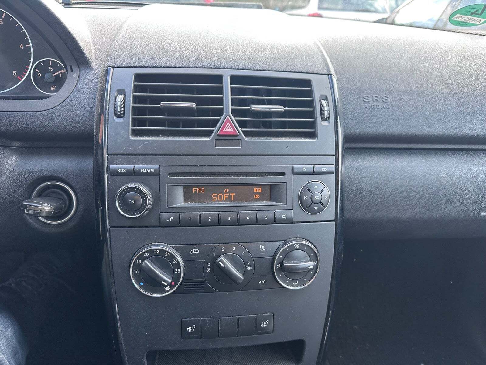 undefined Mercedes A180 fra 2010 set indefra