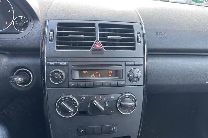 undefined Mercedes A180 fra 2010 set indefra
