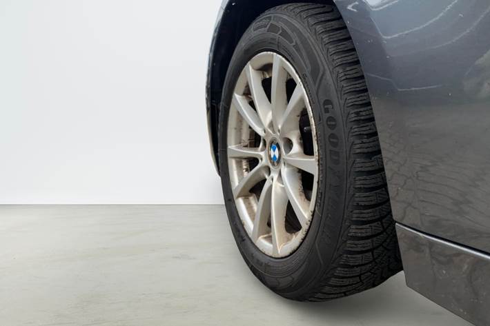 Grå BMW 320d fra 2016