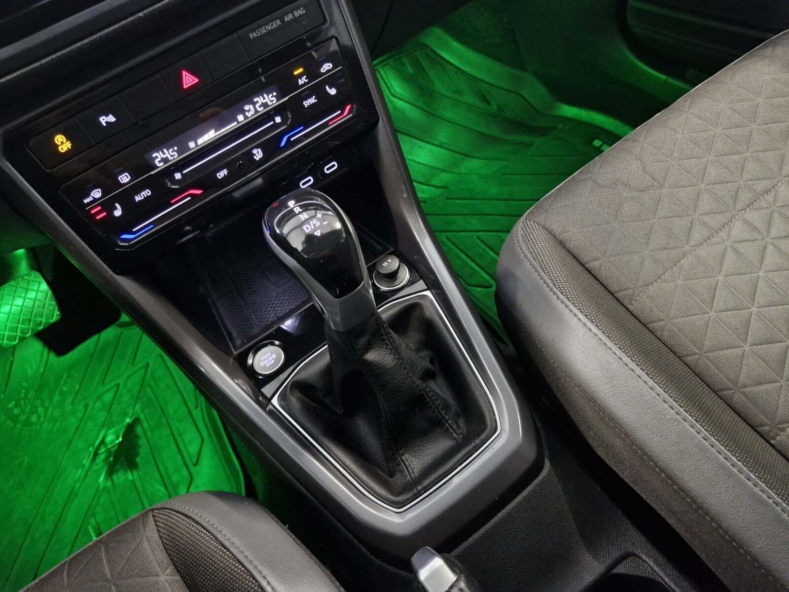 Turquoise VW T-Cross fra 2022