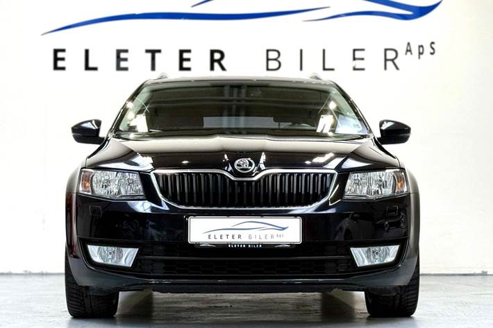 Sort Skoda Octavia fra 2016