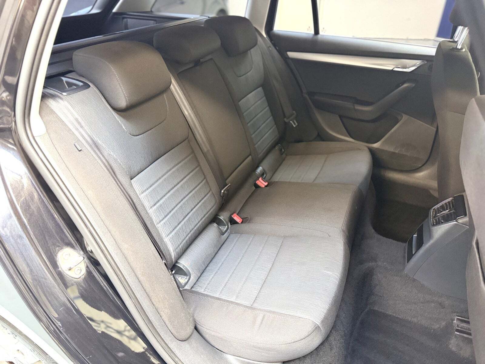 Sort Skoda Octavia fra 2016