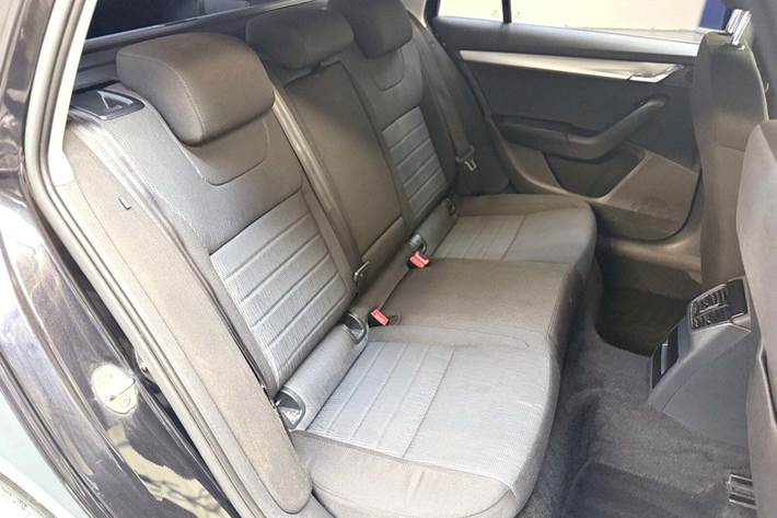 Sort Skoda Octavia fra 2016