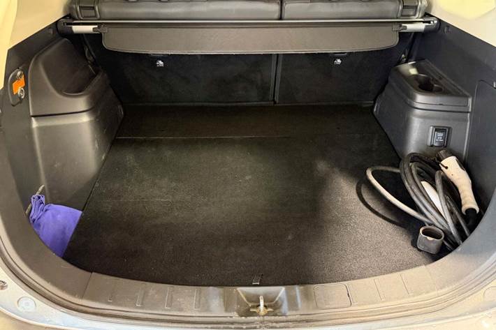 Grå Mitsubishi Outlander fra 2020