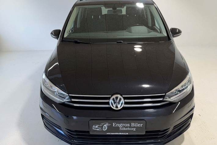 Sort VW Touran fra 2016