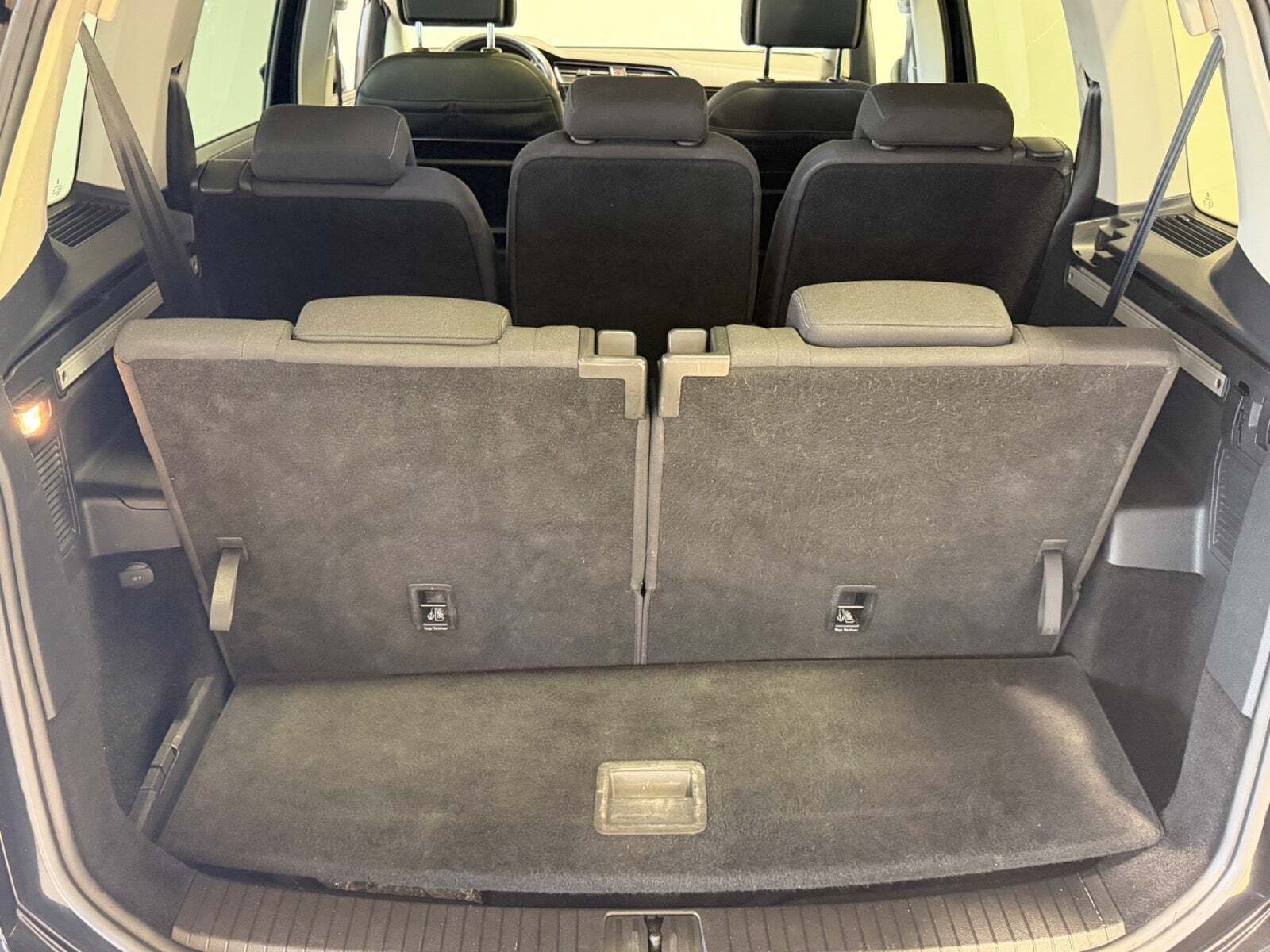 Sort VW Touran fra 2016