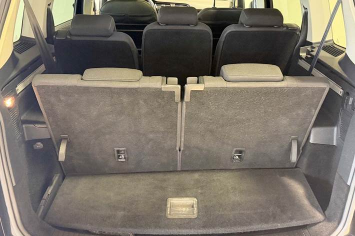 Sort VW Touran fra 2016