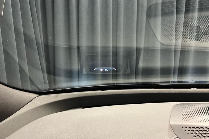 Grå BMW iX fra 2023